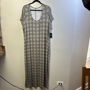 Torrid Black and White Dolman Sleeve Maxi Dress